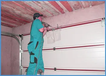 United Garage Door Zionsville, IN 317-680-0016 - door-maintaince-15-05m